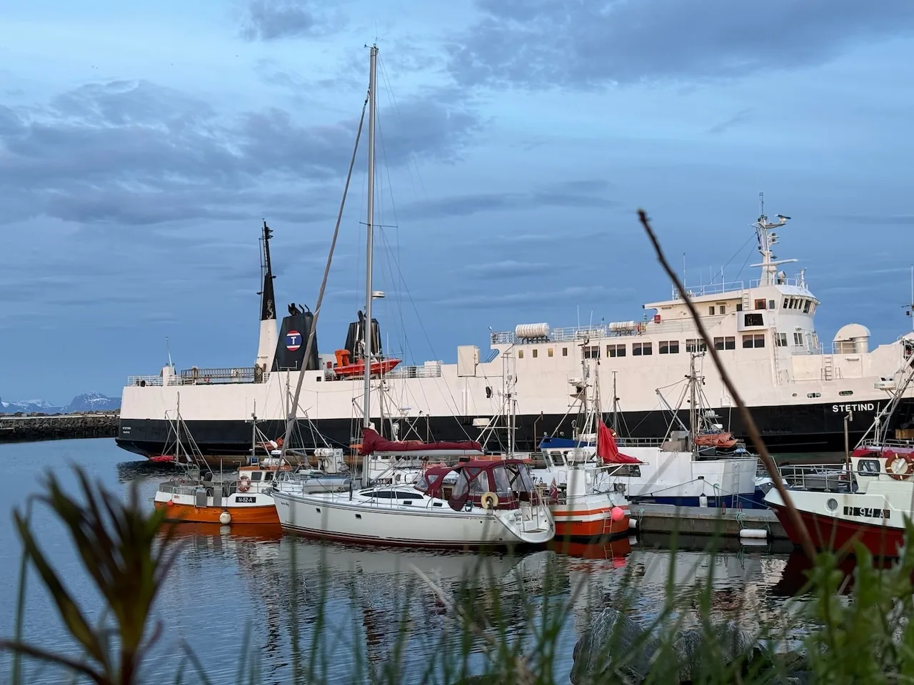 Hafen von Andenes mit Fischerbooten
